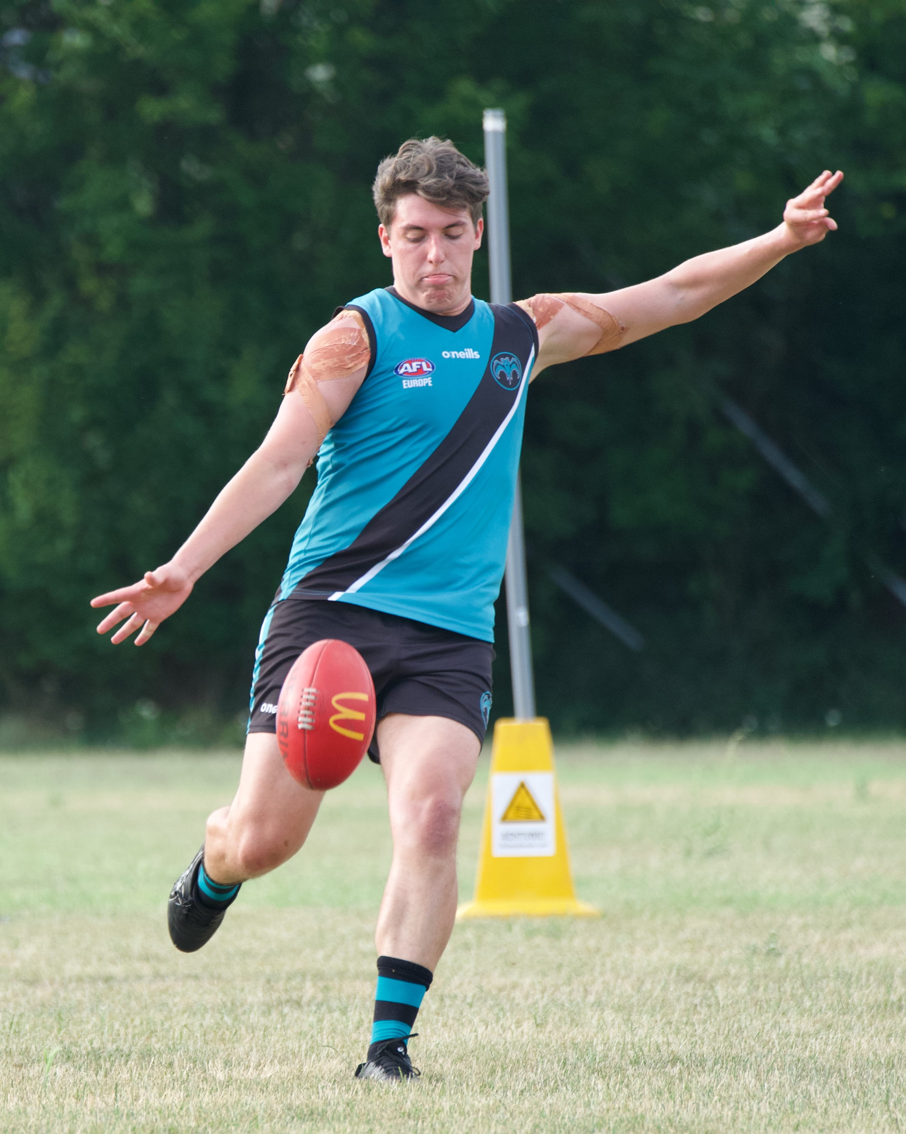 Budapest Bats player kicking the ball